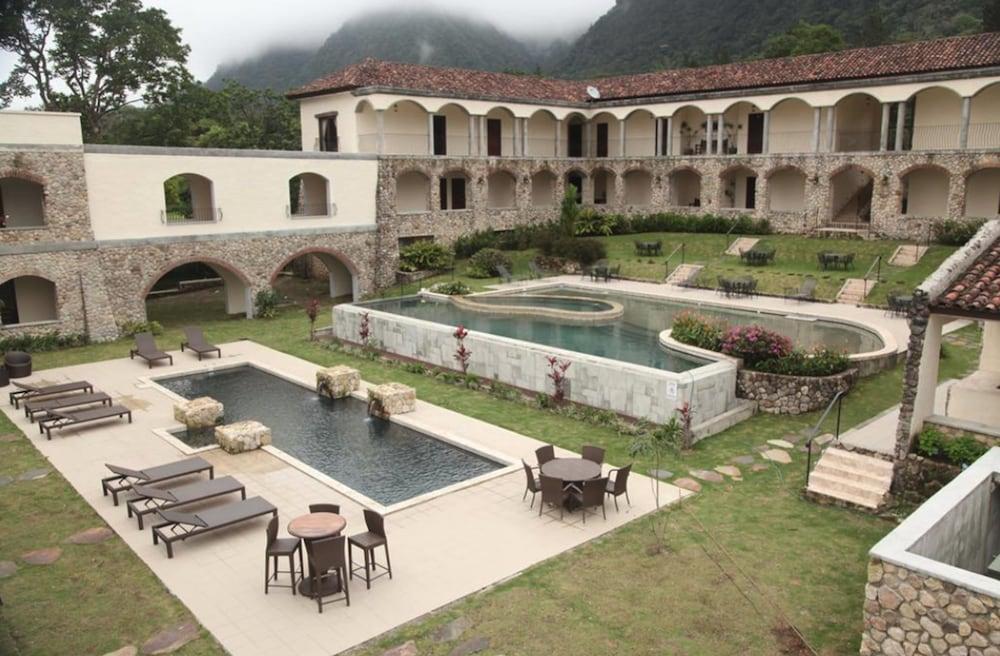 Mandarinos Boutique & Hotel