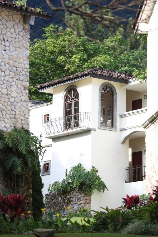 Mandarinos Boutique & El Valle de Anton